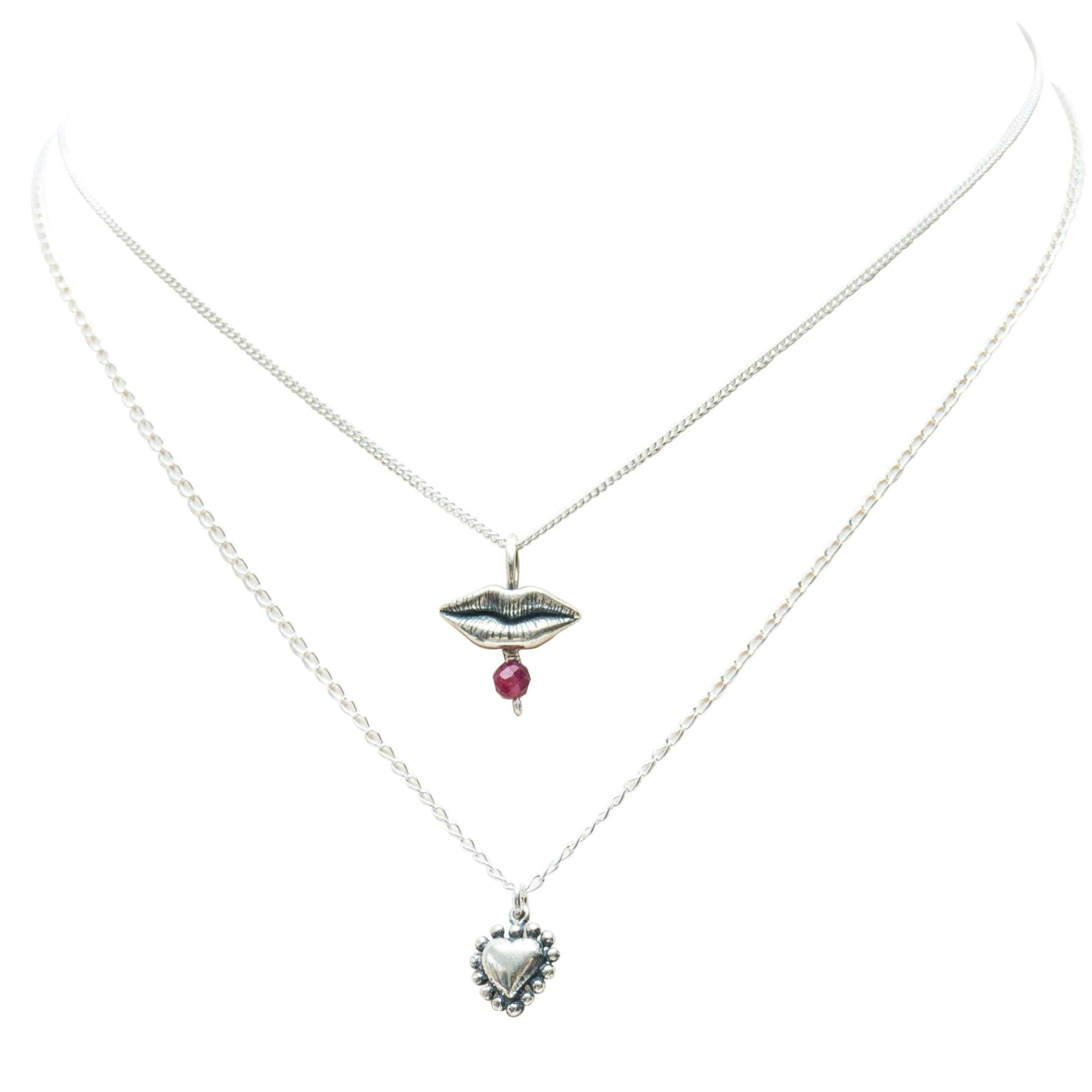 Set Besos en el Corazón, joya de plata .925, con rubí – Gabriela Sánchez