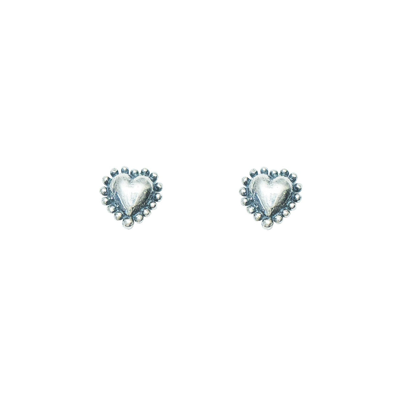 Aretes Mini Corazón Puntos, joya de plata .925 – Gabriela Sánchez (vista 2)
