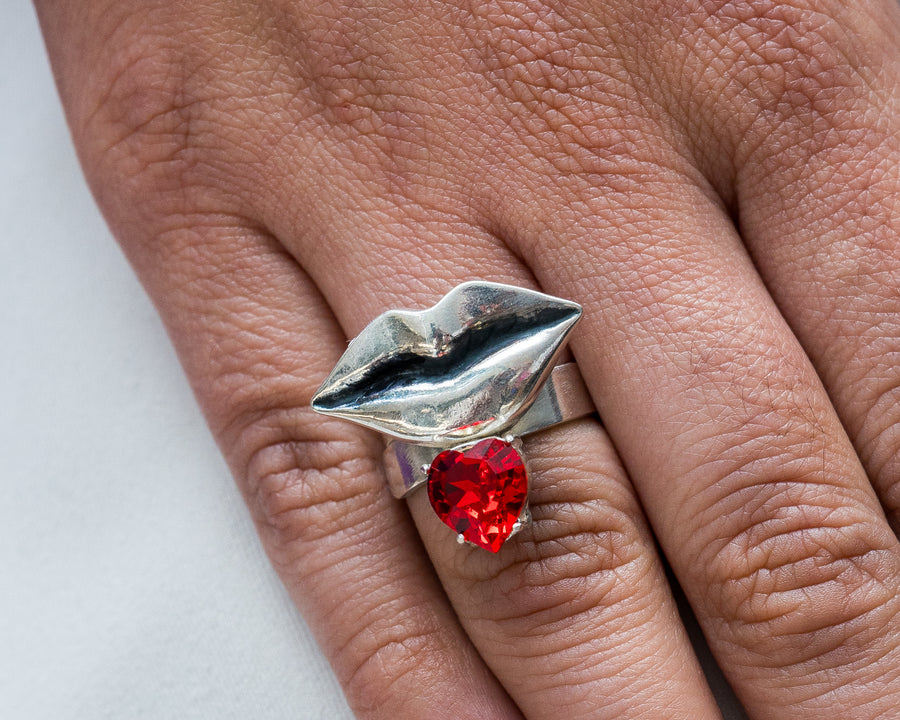Anillo Aquel Beso, joya de plata .925, con cristal Swarovski – Gabriela Sánchez