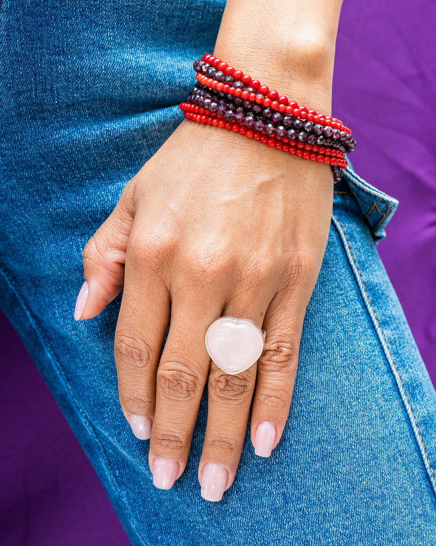 Pulsera Sabor Frambuesa, joya de plata .925, con granate y coral – Gabriela Sánchez (vista 3)