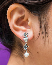 Aretes Amor Mío, joya de plata .925, con perla – Gabriela Sánchez (vista 2)
