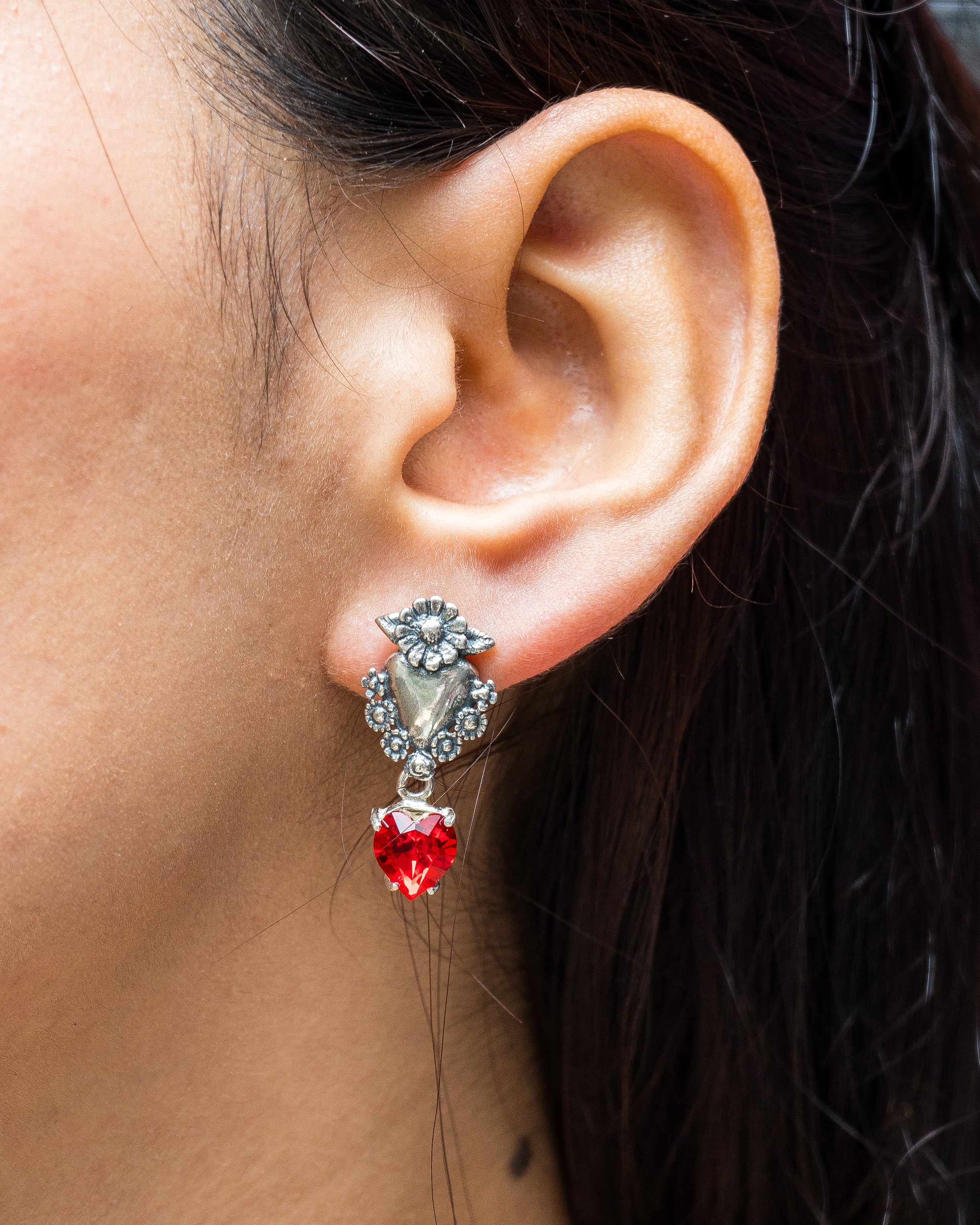 Aretes Ensueño, joya de plata .925, con cristal Swarovski – Gabriela Sánchez (vista 2)