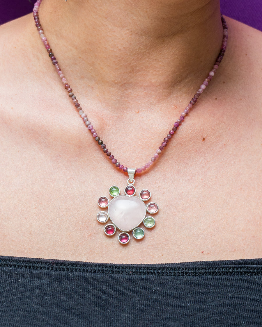 Collar Rosa Perfecto, joya de plata .925, con turmalina – Gabriela Sánchez (vista 3)