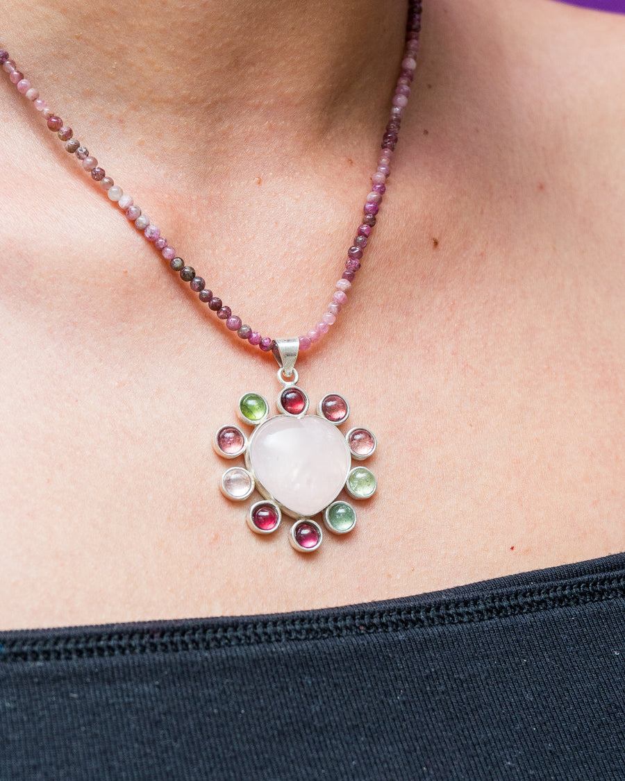 Collar Rosa Perfecto, joya de plata .925, con turmalina – Gabriela Sánchez (vista 2)