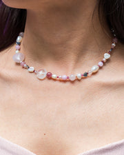 Collar Amor Infinito Rosa, joya de plata .925, con cuarzo rosa y concha – Gabriela Sánchez (vista 2)
