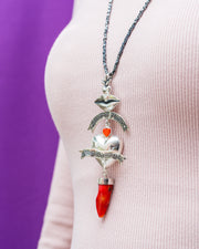 Collar Bésame Mucho Amorcito Corazón, joya de plata .925, con coral y hematita – Gabriela Sánchez (vista 4)