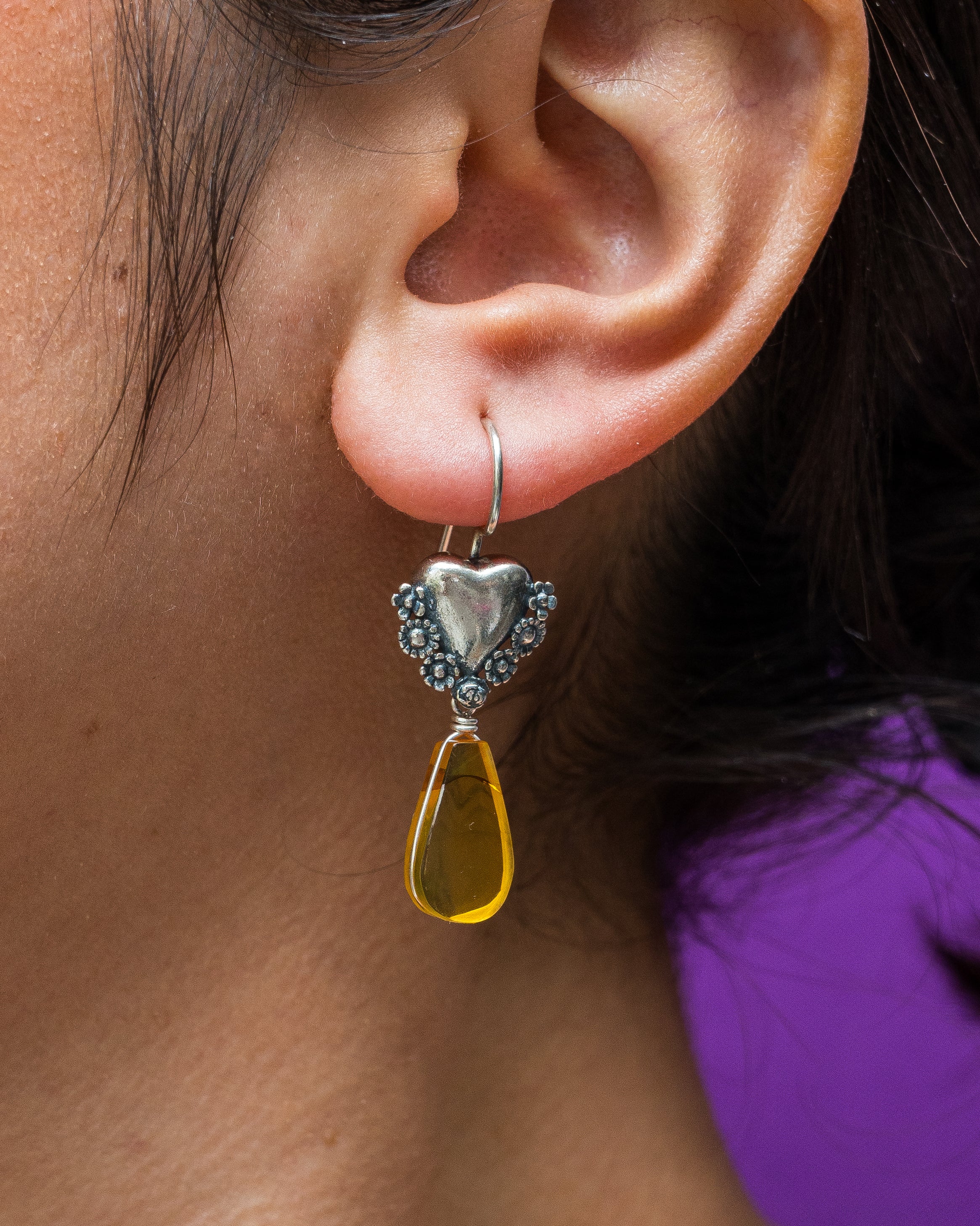 Aretes Cardenal, joya de plata .925, con ámbar – Gabriela Sánchez (vista 2)