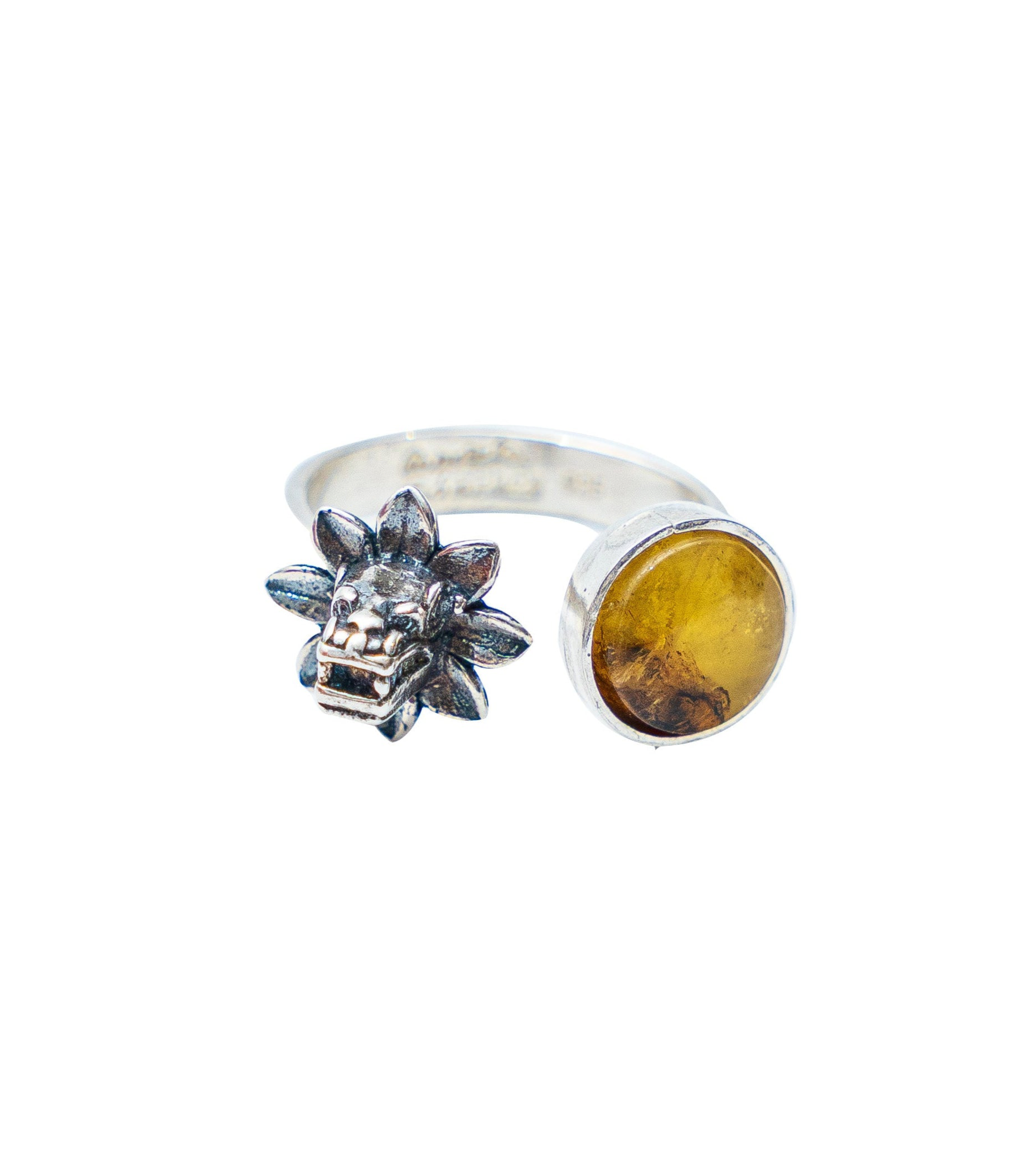 Anillo Quetzalcóatl Dorado, joya de plata .925, con ámbar – Gabriela Sánchez