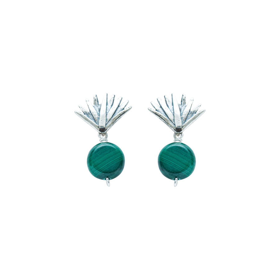 Aretes Agave Sueño 2.1 Y Gema, joya de plata .925, con malaquita y concha – Gabriela Sánchez (vista 3)