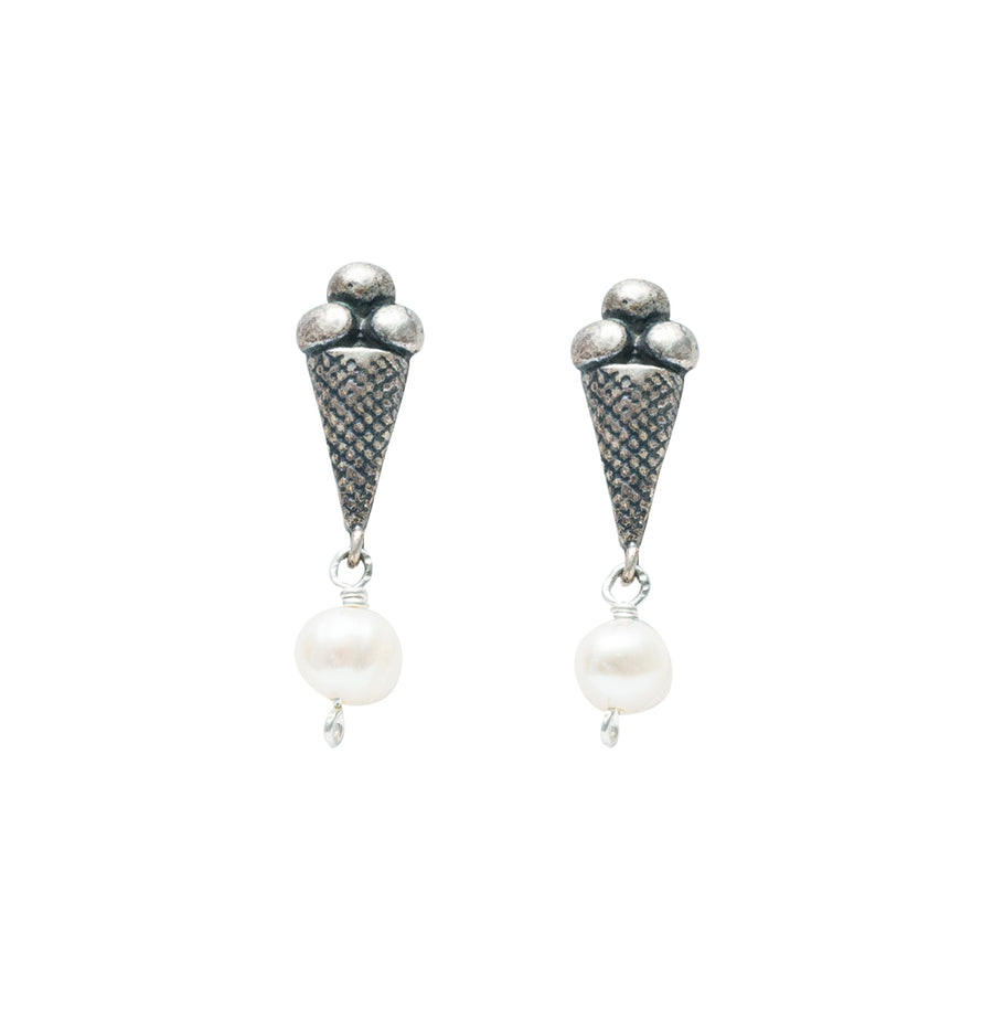 Aretes Helado de Vainilla, joya de plata .925, con perla – Gabriela Sánchez (vista 2)