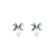 Aretes Moñito con Perla, joya de plata .925 – Gabriela Sánchez (vista 2)