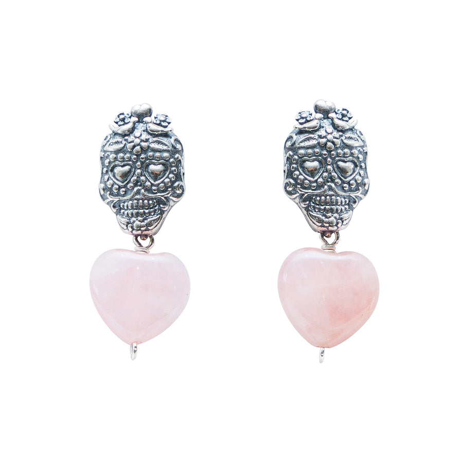 Aretes La Calaca Amorosa, joya de plata .925, con cuarzo rosa – Gabriela Sánchez