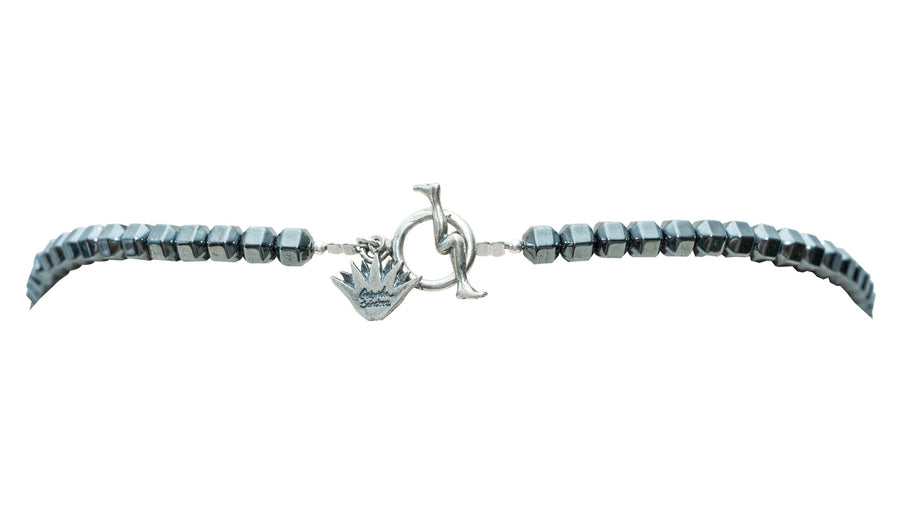 Collar Lotería Agave Maximiliana, joya de plata .925, con hematita – Gabriela Sánchez (vista 4)