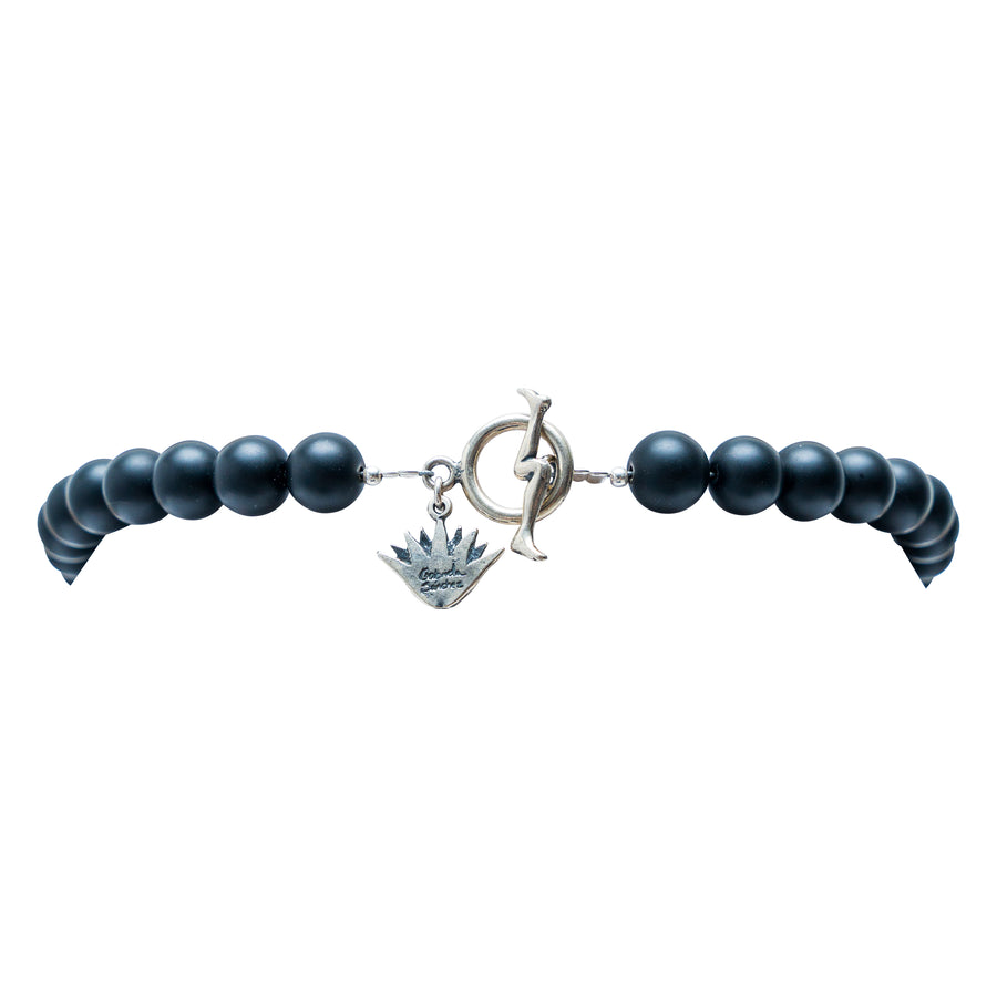 Collar Cenizas y Huesos, joya de plata .925, con obsidiana – Gabriela Sánchez (vista 7)