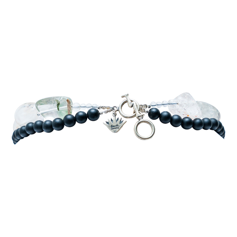 Collar Huella del Tiempo, joya de plata .925, con cristal de roca y obsidiana – Gabriela Sánchez (vista 4)