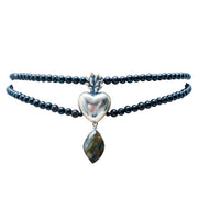 Choker Semilla Lunar, joya de plata .925, con ónix y labradorita – Gabriela Sánchez