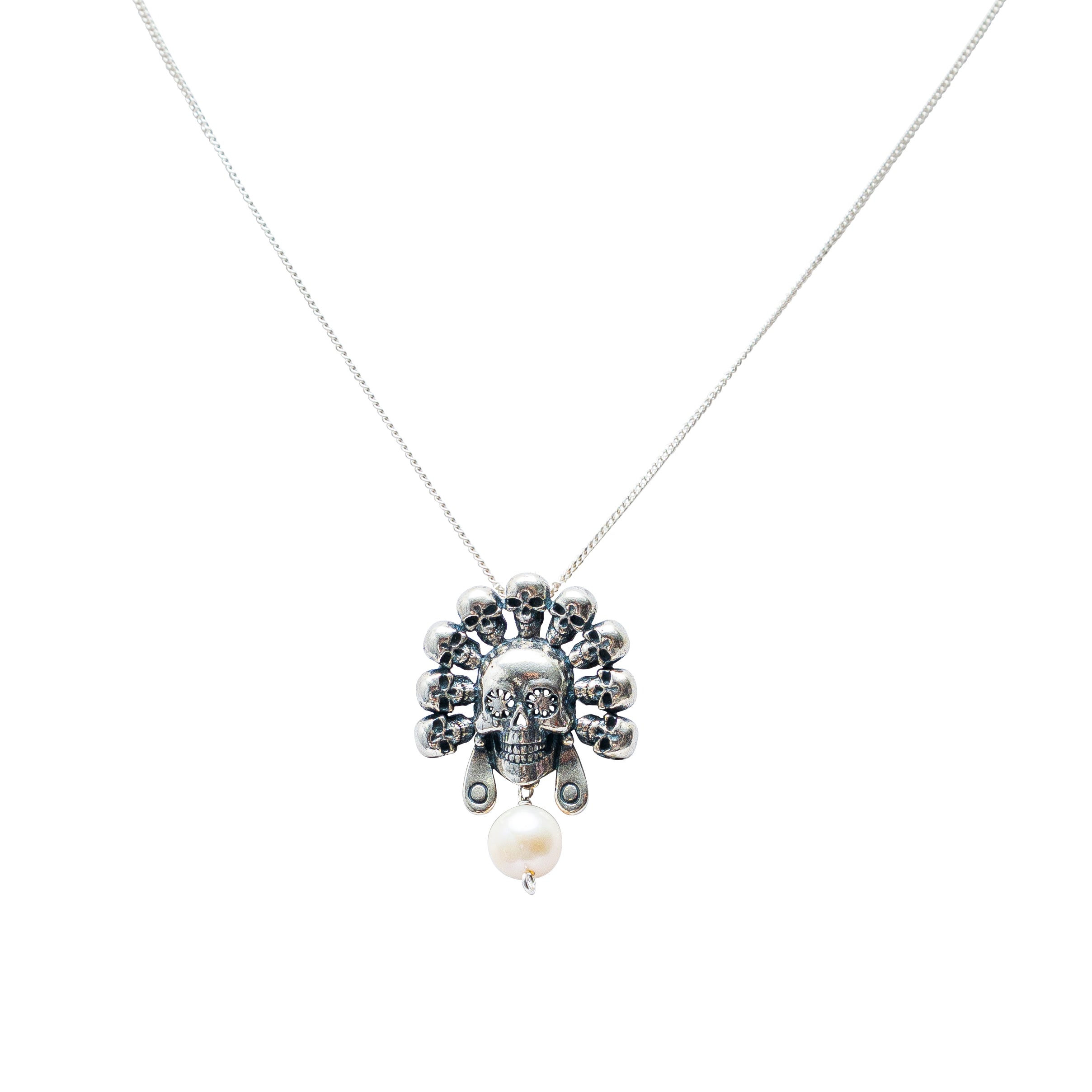 Dije Susurros del Altar, joya de plata .925, con perla – Gabriela Sánchez