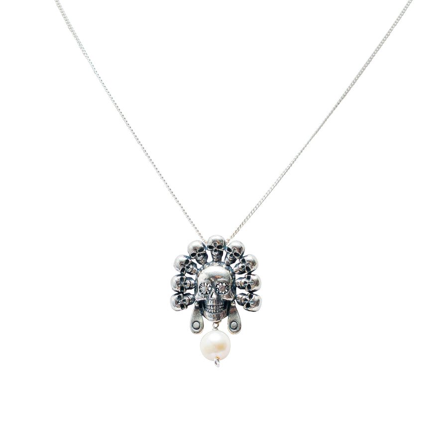 Dije Susurros del Altar, joya de plata .925, con perla – Gabriela Sánchez