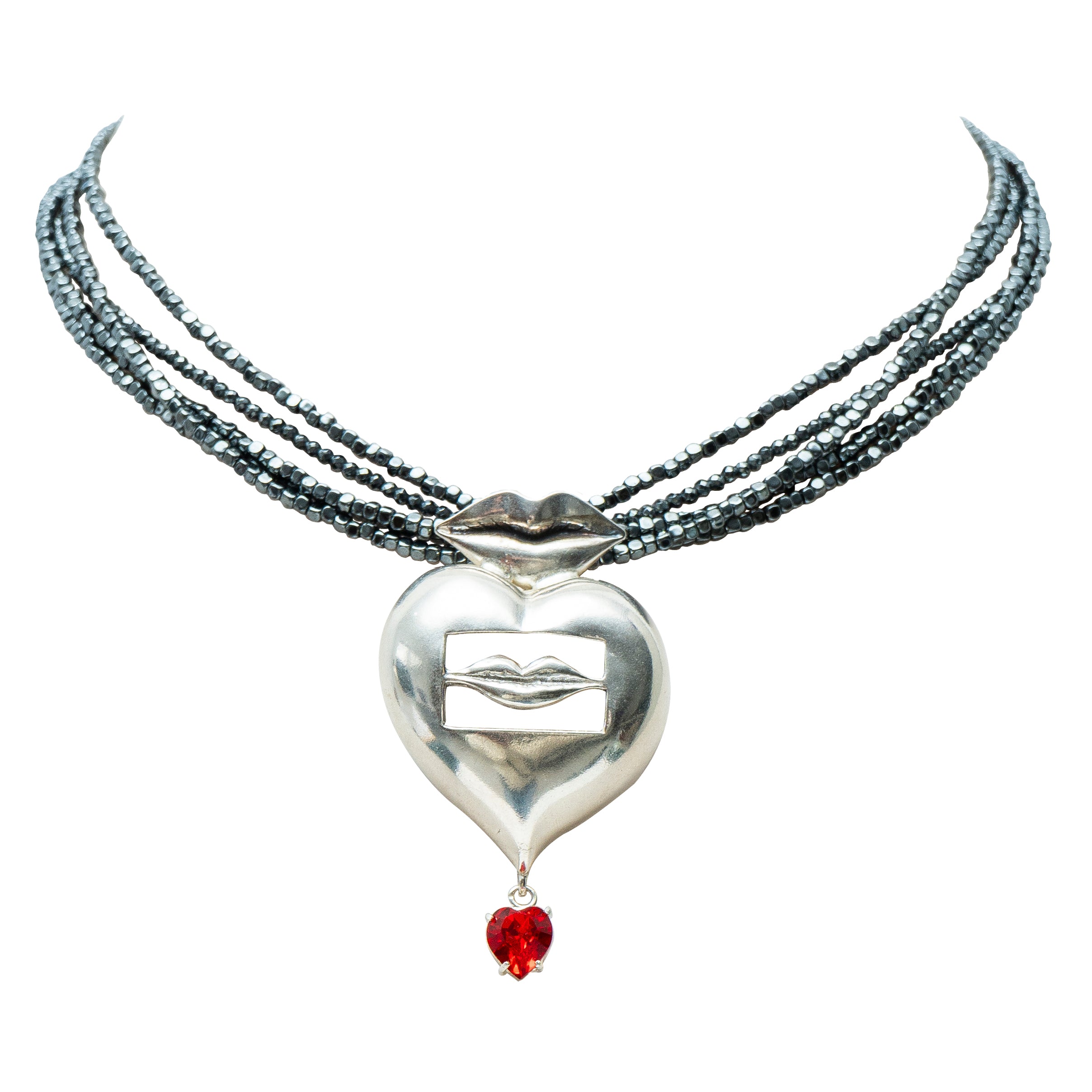 Collar Labios Rojos, joya de plata .925, con hematita y cristal Swarovski – Gabriela Sánchez