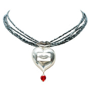 Collar Labios Rojos, joya de plata .925, con hematita y cristal Swarovski – Gabriela Sánchez