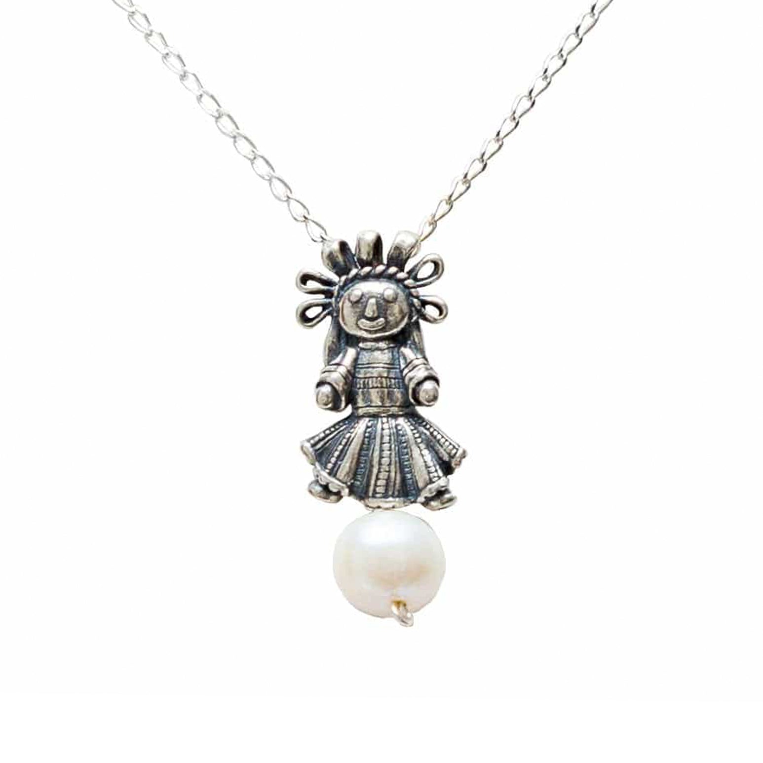 Dije Muñeca Mediana Perla, joya de plata .925 – Gabriela Sánchez