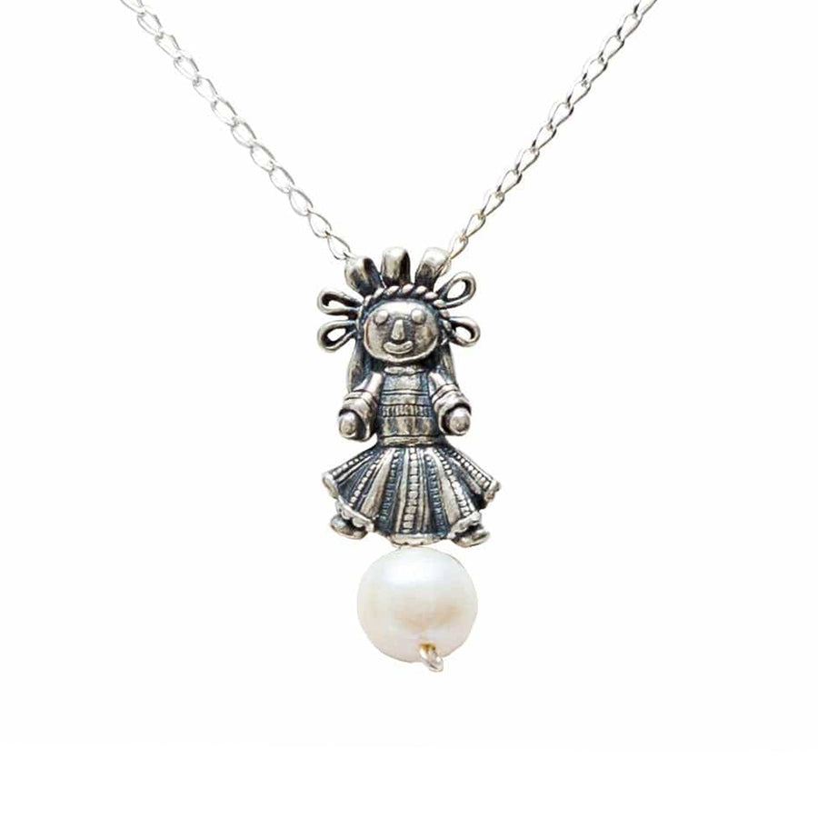Dije Muñeca Mediana Perla, joya de plata .925 – Gabriela Sánchez