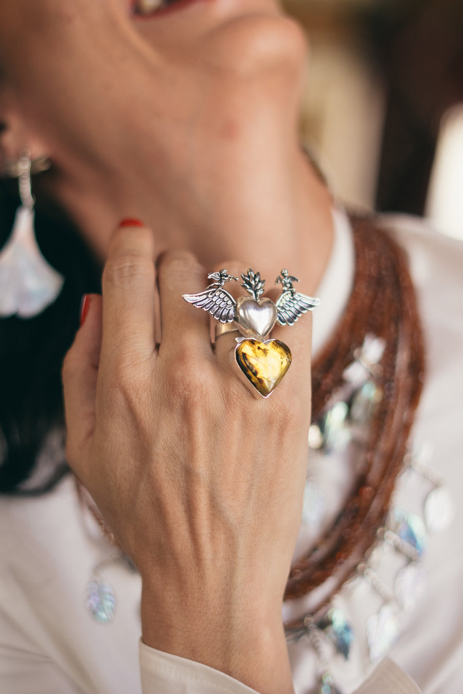 Anillo Corazón con Alas Ámbar, joya de plata .925 – Gabriela Sánchez (vista 5)