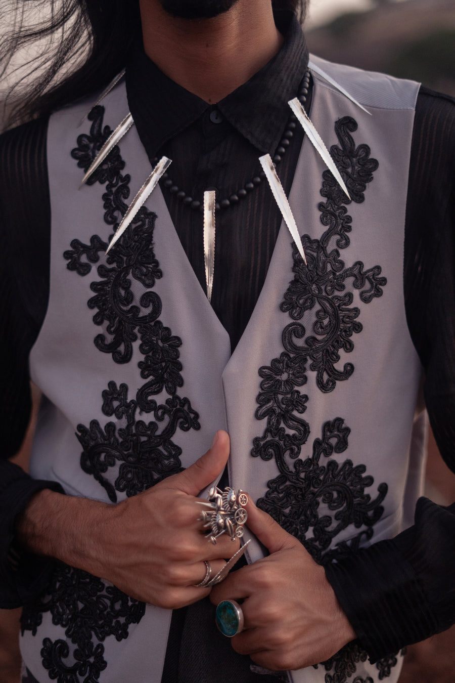 Collar Siete Direcciones, joya de plata .925, con obsidiana – Gabriela Sánchez (vista 4)