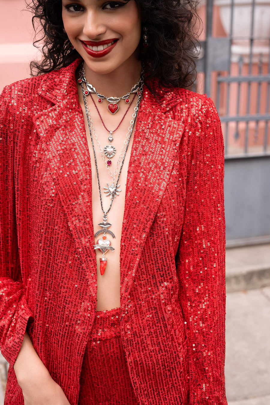 Collar Bésame Mucho Amorcito Corazón, joya de plata .925, con coral y hematita – Gabriela Sánchez