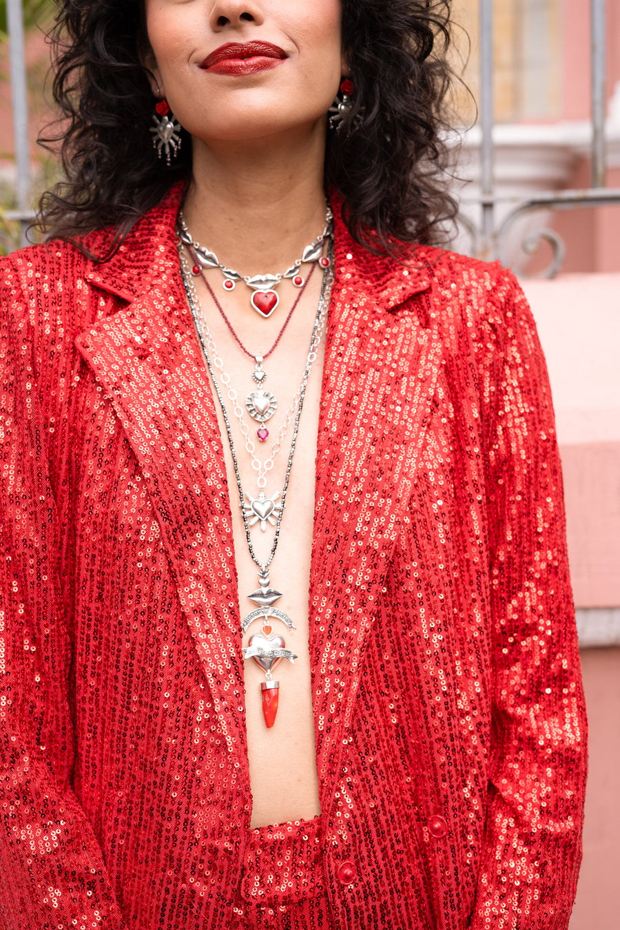 Collar Bésame Mucho Amorcito Corazón, joya de plata .925, con coral y hematita – Gabriela Sánchez (vista 9)