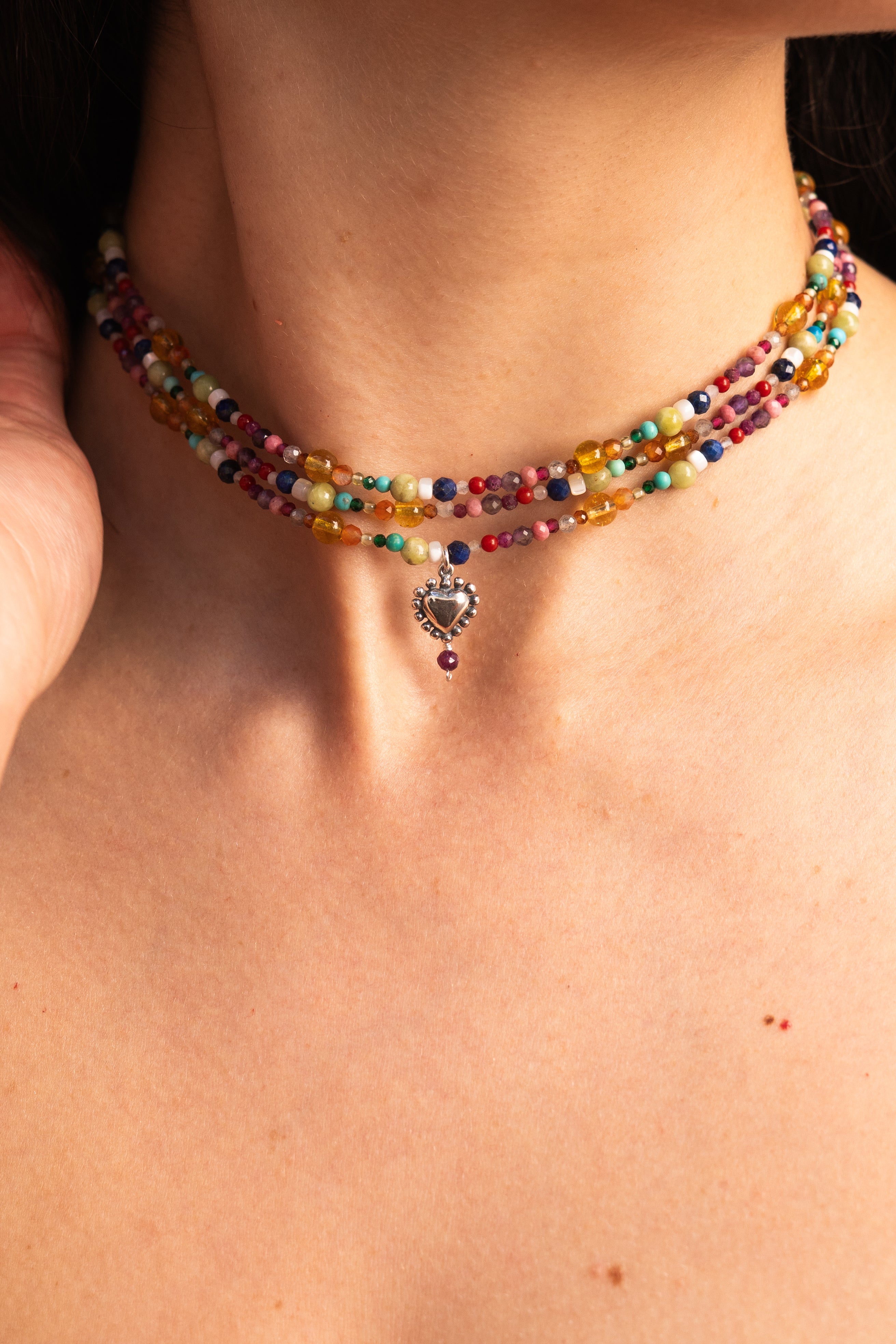 Choker Frutita Cristalizada, joya de plata .925, con jade y concha – Gabriela Sánchez (vista 2)