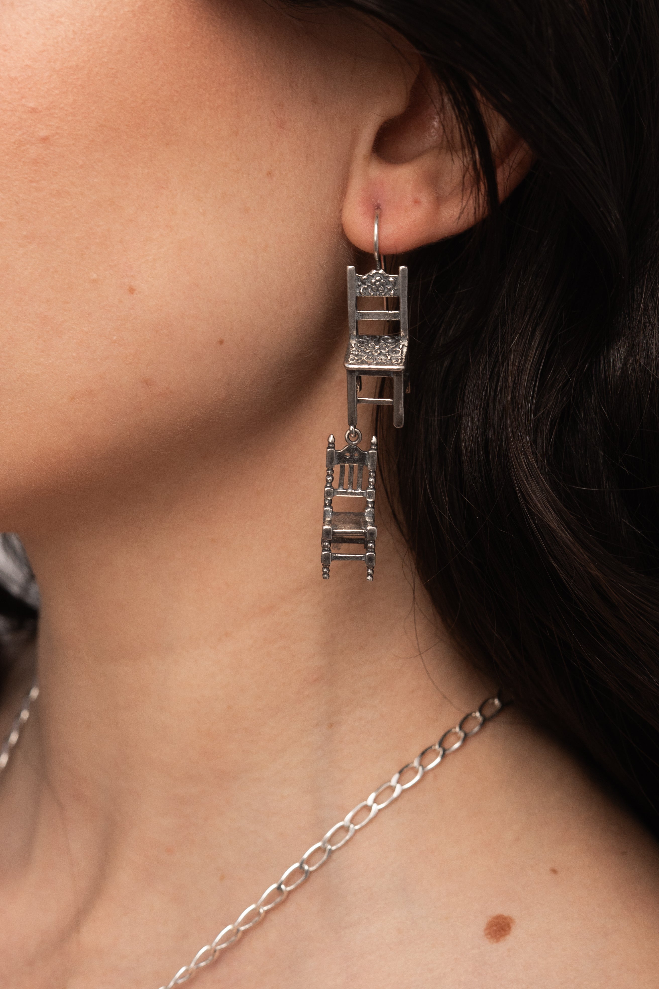 Aretes Siéntate Corazón, joya de plata .925 – Gabriela Sánchez (vista 2)