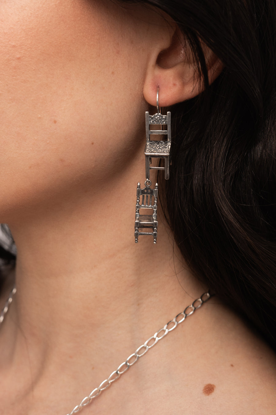 Aretes Siéntate Corazón, joya de plata .925 – Gabriela Sánchez (vista 2)