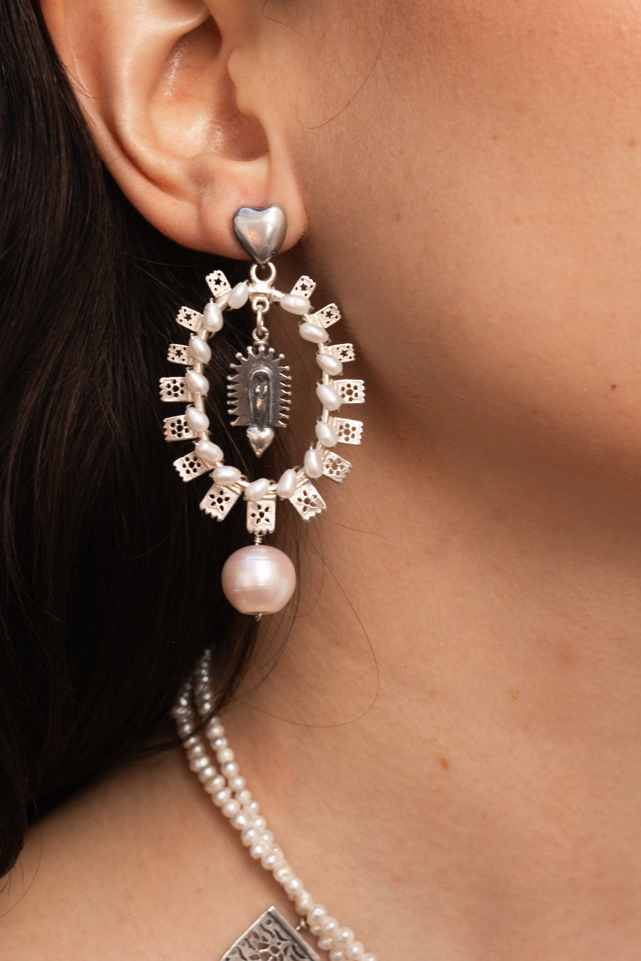 Aretes Fiesta de Gracia, joya de plata .925, con perla – Gabriela Sánchez (vista 2)