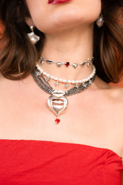 Collar Labios Rojos, joya de plata .925, con hematita y cristal Swarovski – Gabriela Sánchez (vista 6)