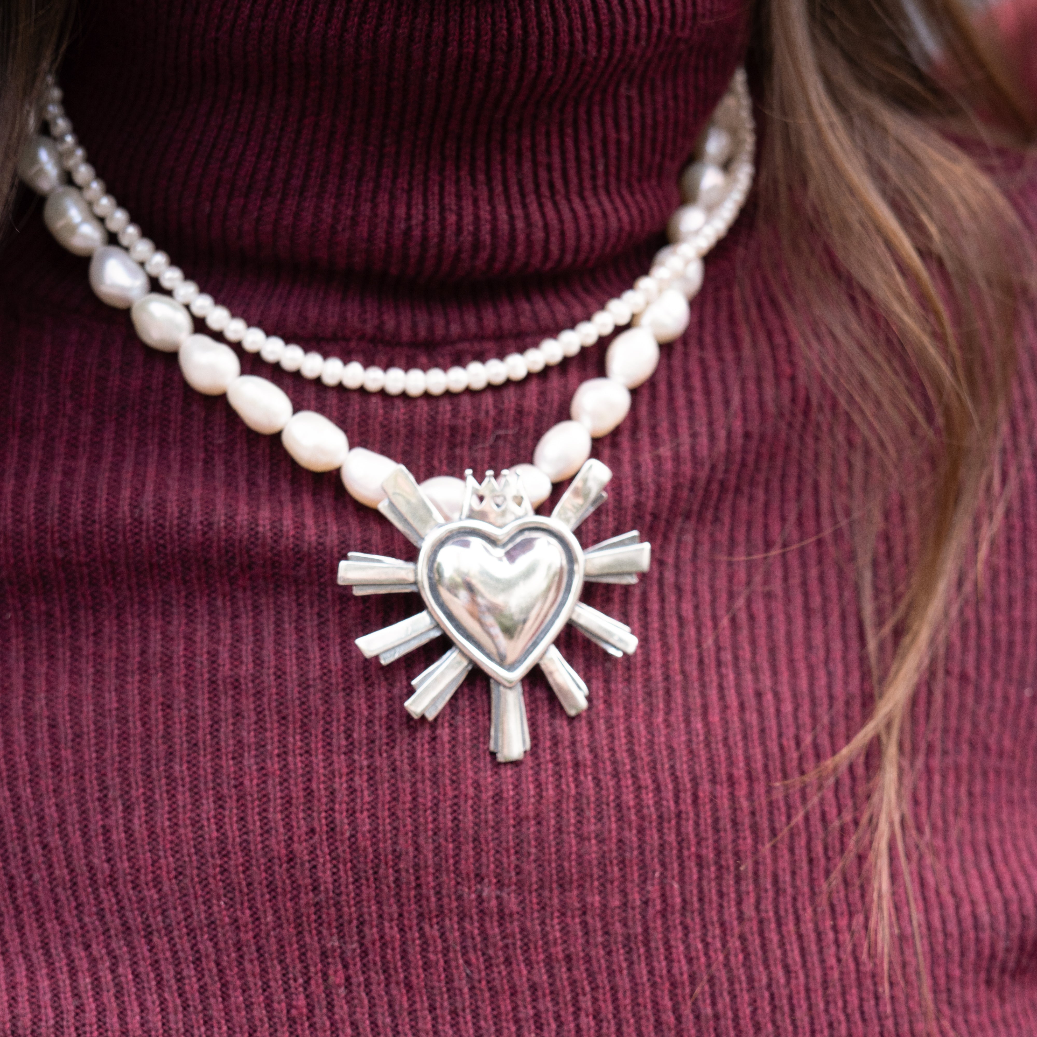 Collar Abrázame Mucho, joya de plata .925, con perla – Gabriela Sánchez (vista 2)