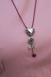Collar Libélula Corazón, joya de plata .925, con rubí – Gabriela Sánchez (vista 2)