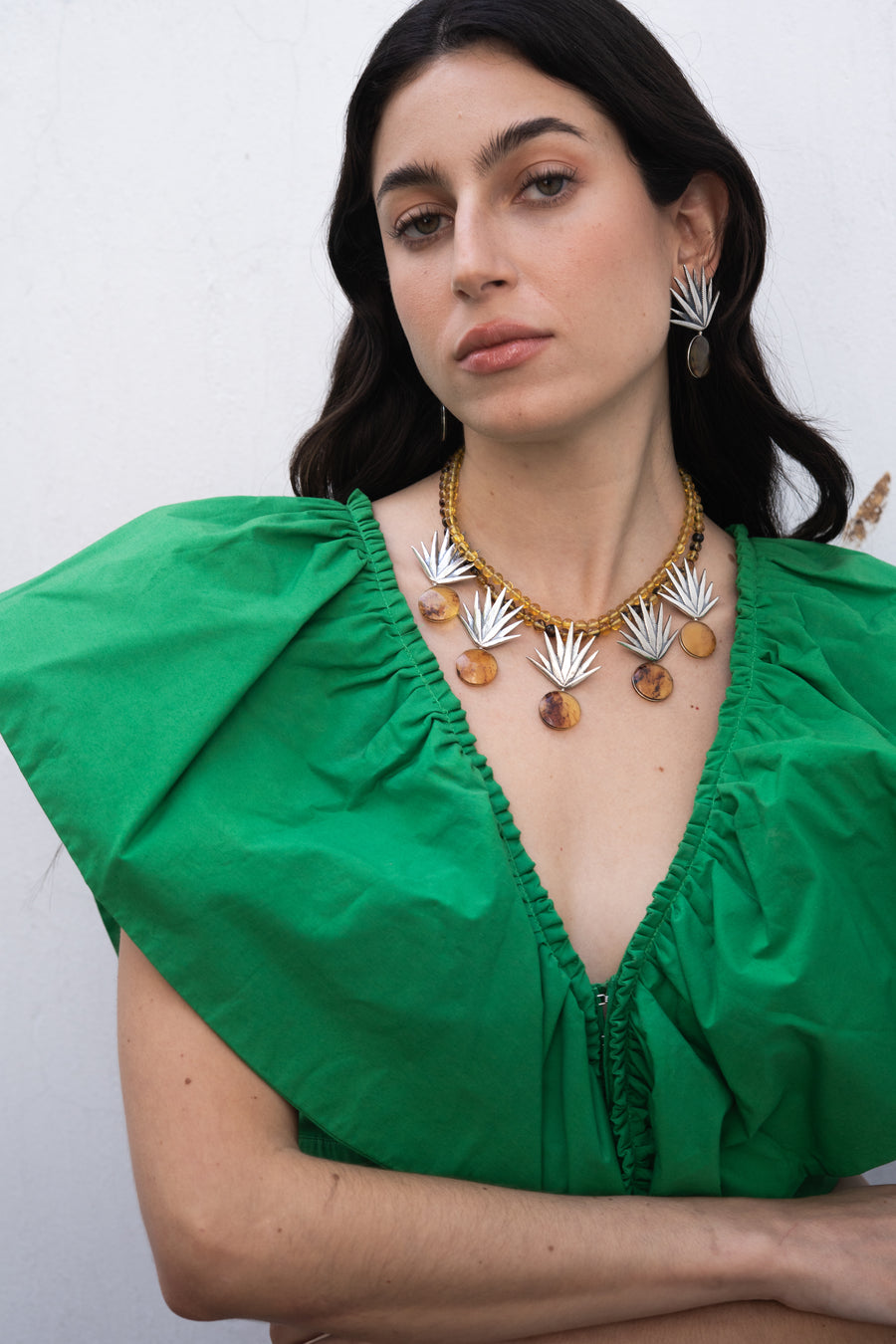 Collar Agave Dorado, joya de plata .925, con ámbar – Gabriela Sánchez (vista 5)