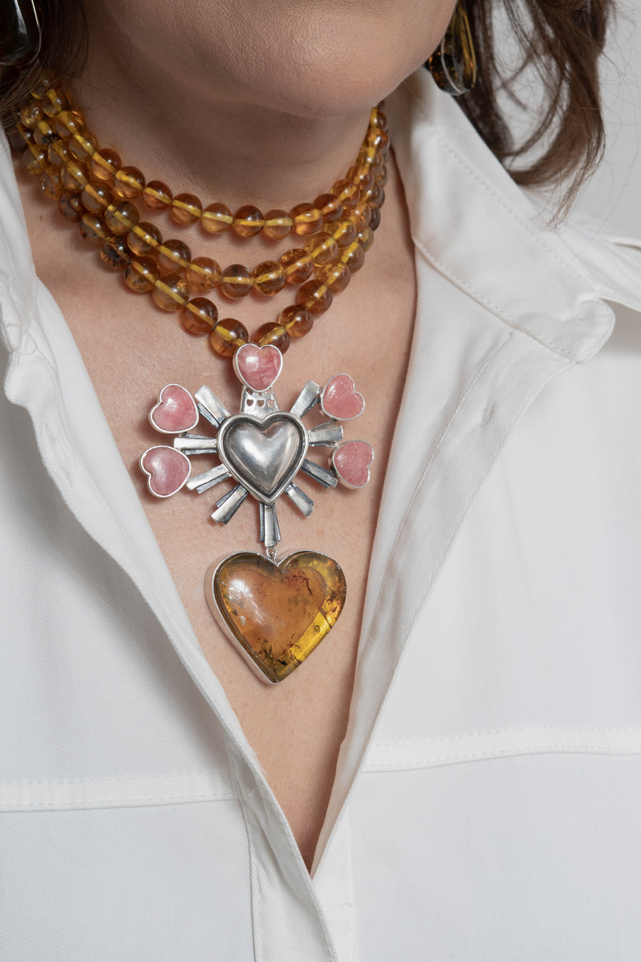 Collar Corazón de Melocotón, joya de plata .925, con ámbar y rodocosita – Gabriela Sánchez (vista 5)