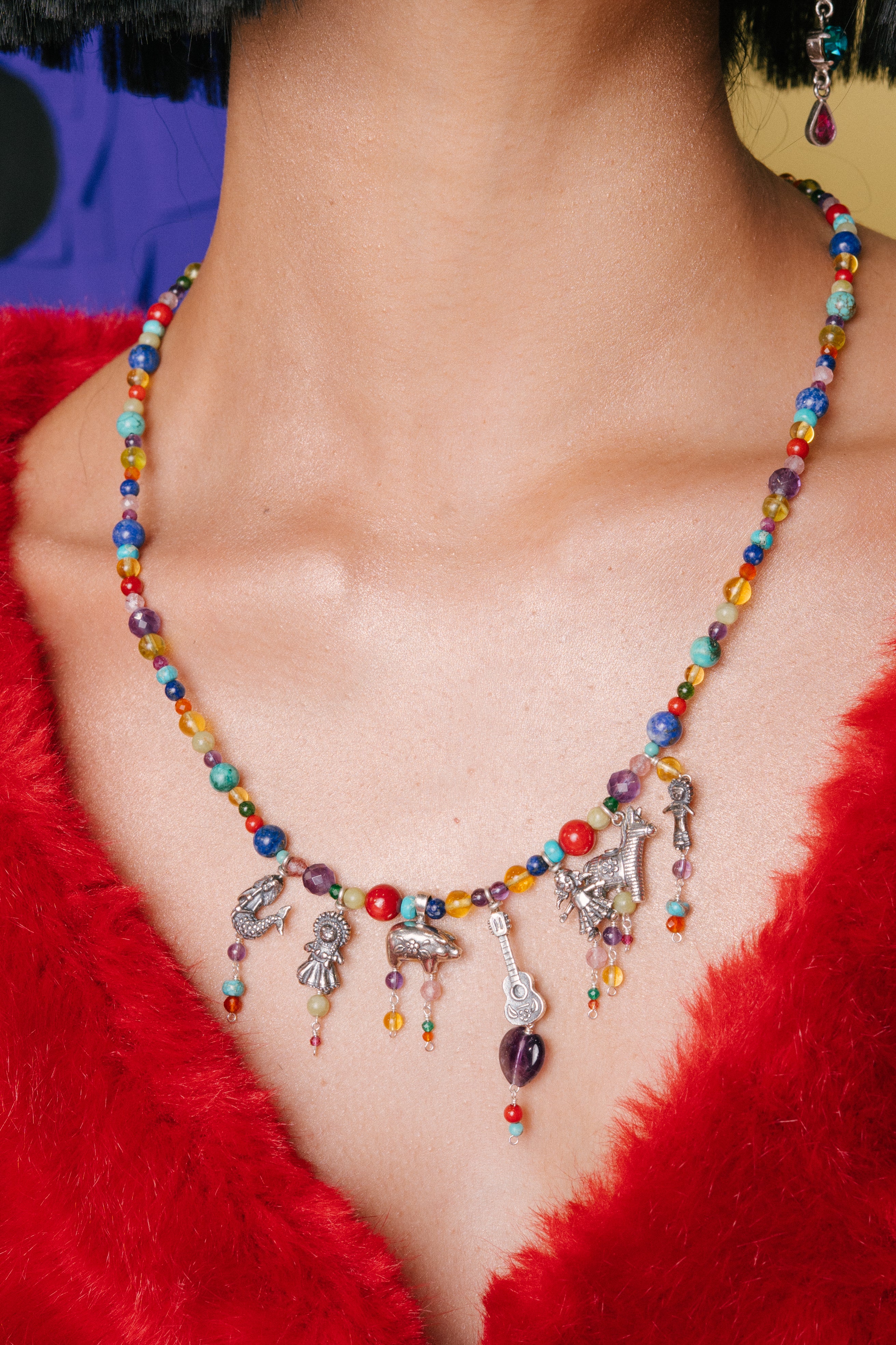 Collar Juguetes de colores, joya de plata .925, con amatista y ámbar – Gabriela Sánchez