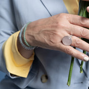 Anillo Dulce Esencia, joya de plata .925, con cuarzo rosa – Gabriela Sánchez (vista 2)