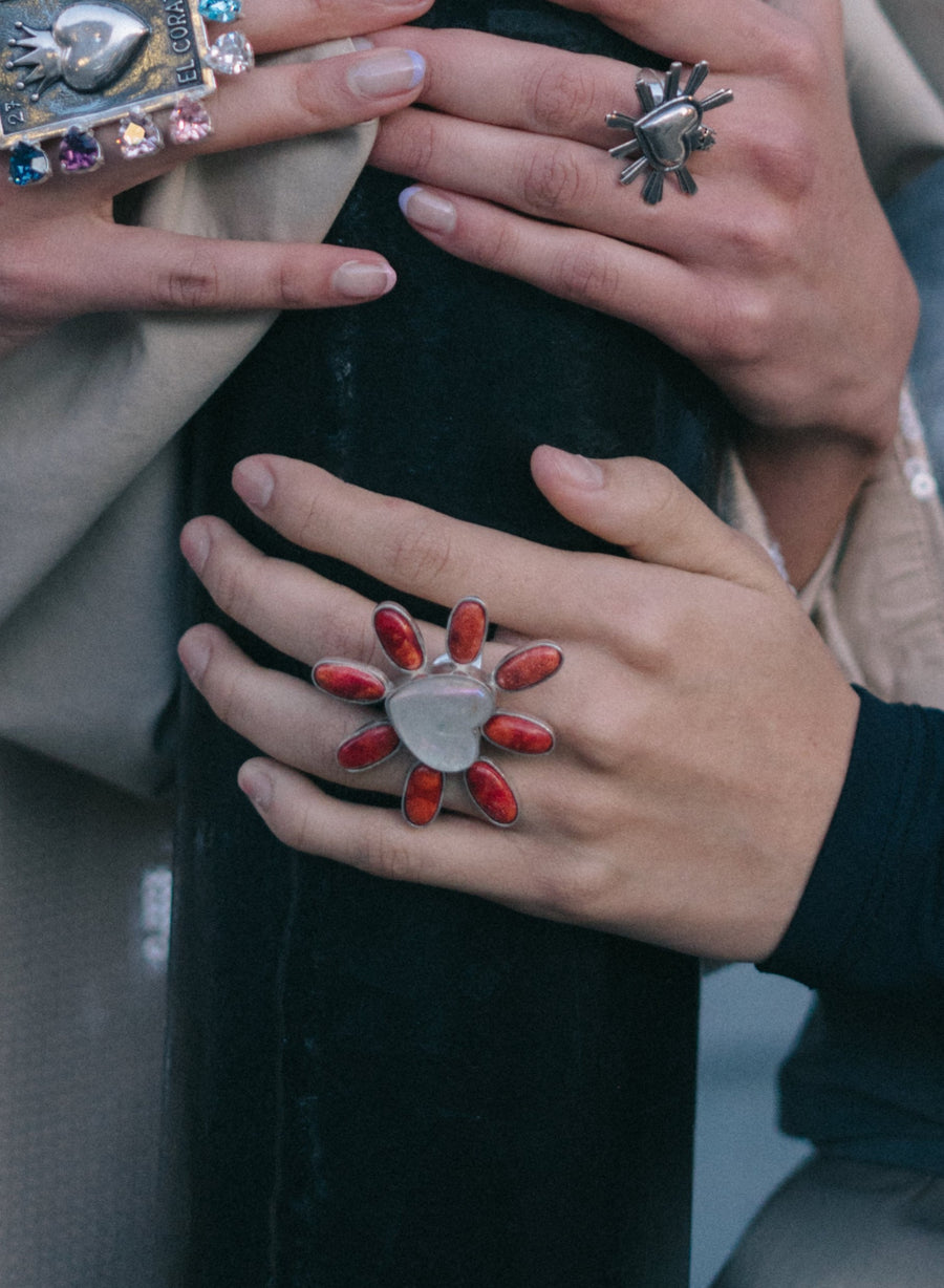 Anillo Tornasol Rojo, joya de plata .925, con cuarzo y coral – Gabriela Sánchez (vista 5)