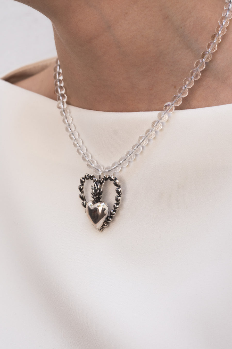 Collar Infinito Corazón, joya de plata .925, con cuarzo – Gabriela Sánchez (vista 4)