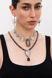Collar Agave Negro, joya de plata .925, con hematita y obsidiana – Gabriela Sánchez (vista 3)