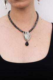 Collar Agave Negro, joya de plata .925, con hematita y obsidiana – Gabriela Sánchez (vista 4)