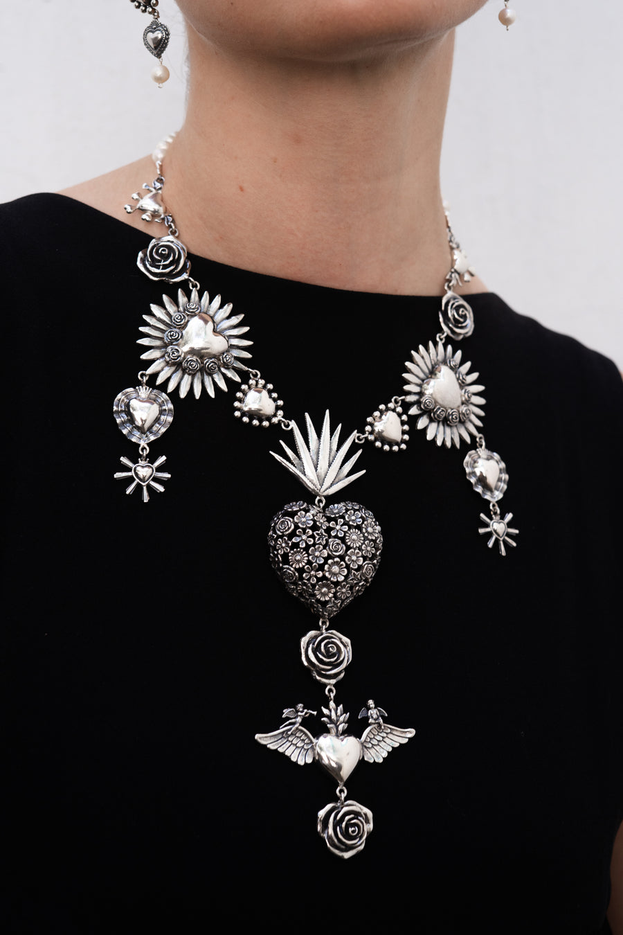 Collar Fervor Mexicano, joya de plata .925, con perla – Gabriela Sánchez (vista 4)