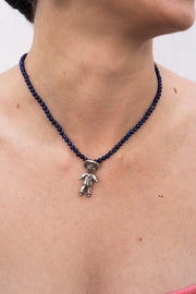Collar Mi Niño, joya de plata .925, con lapislázuli – Gabriela Sánchez (vista 3)