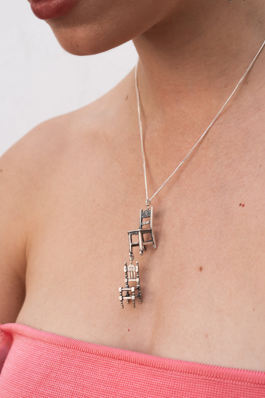 Dije Siéntate Corazón, joya de plata .925 – Gabriela Sánchez (vista 2)