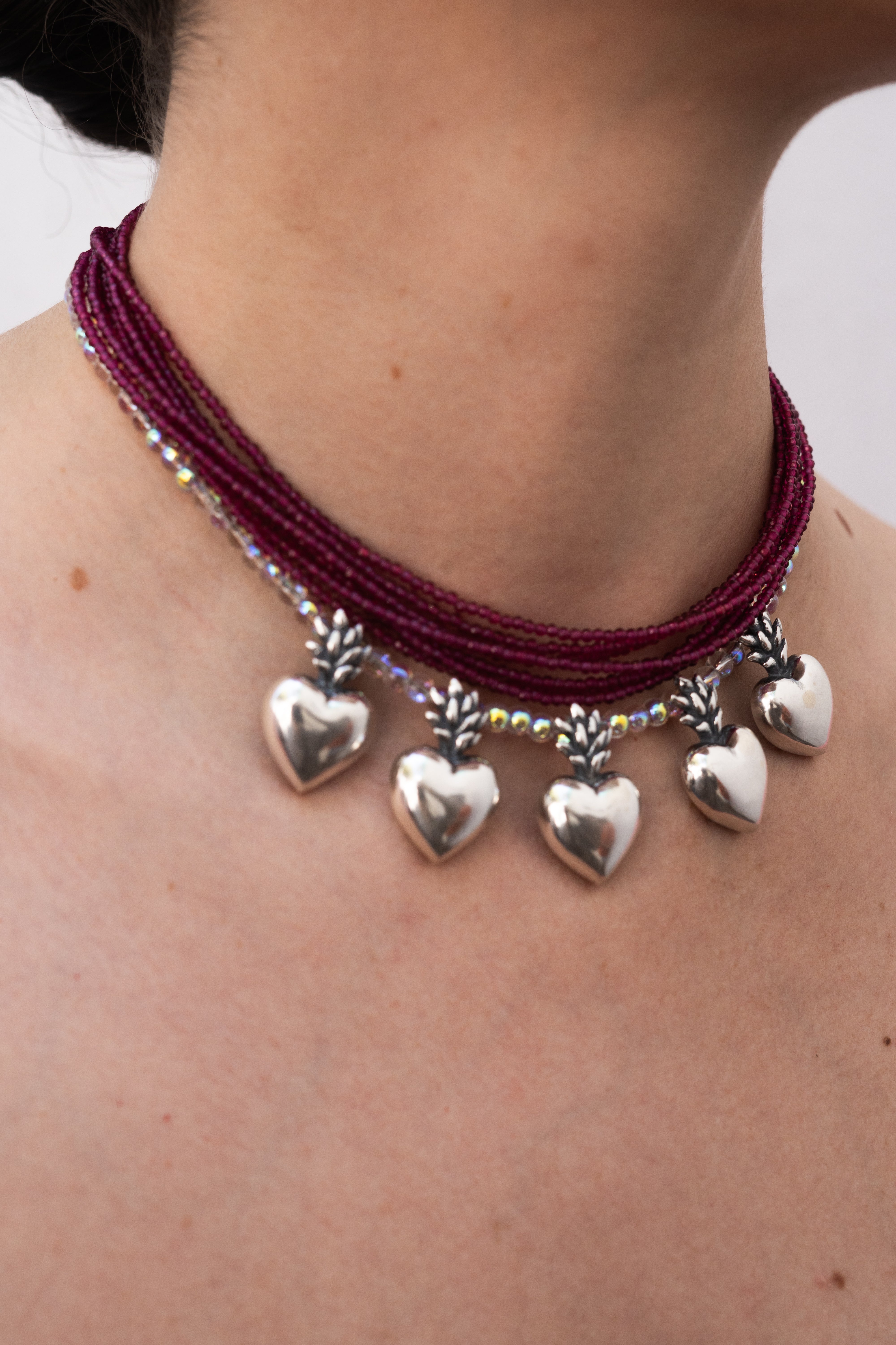 Choker Pasión Sagrada, joya de plata .925, con rubí y cuarzo tornasol – Gabriela Sánchez (vista 2)