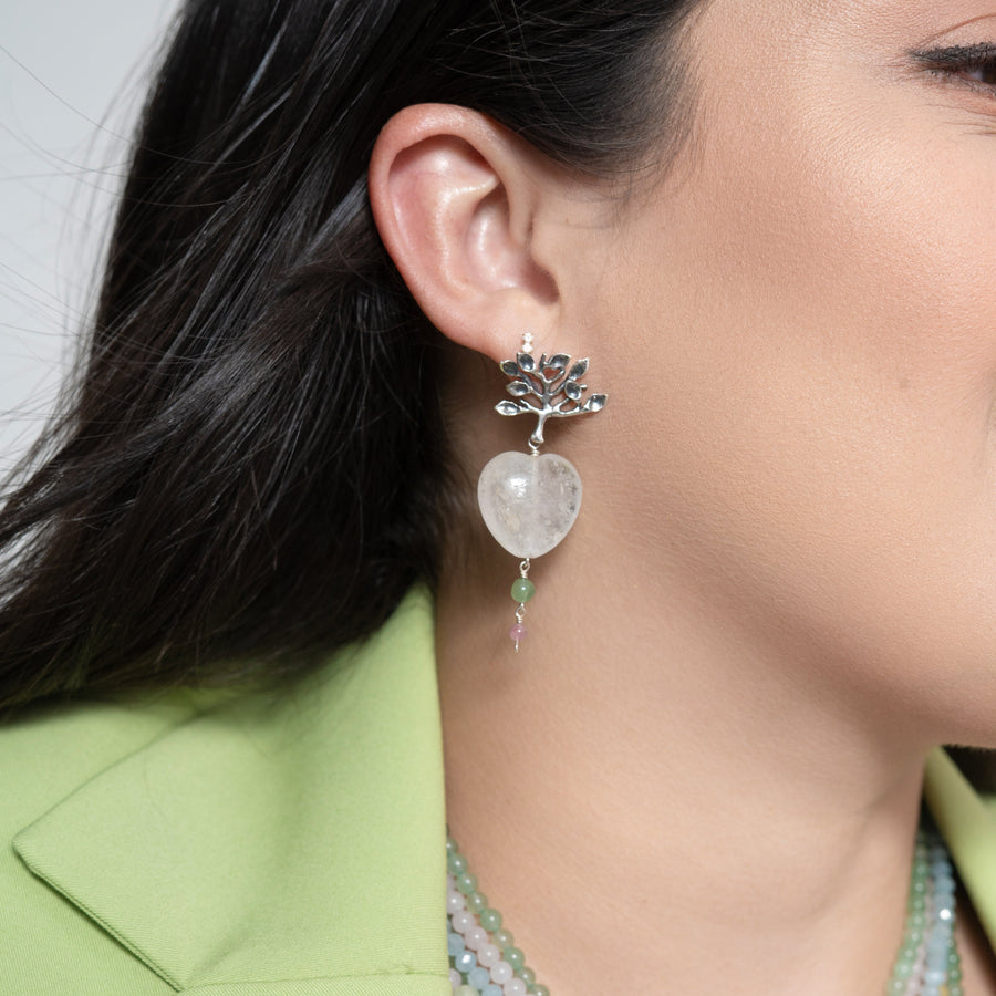 Aretes Corazones de Gratitud, joya de plata .925, con turmalina y cuarzo – Gabriela Sánchez (vista 2)